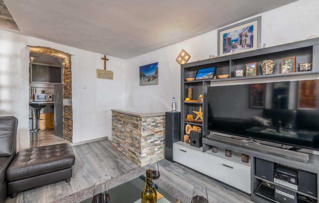 Stone House Knez Apartment Vrbnik Bagian luar foto
