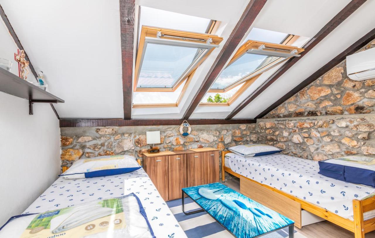 Stone House Knez Apartment Vrbnik Bagian luar foto
