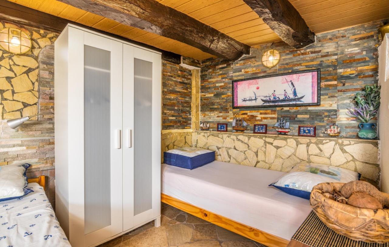 Stone House Knez Apartment Vrbnik Bagian luar foto