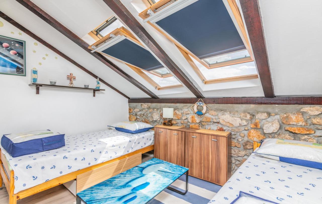 Stone House Knez Apartment Vrbnik Bagian luar foto