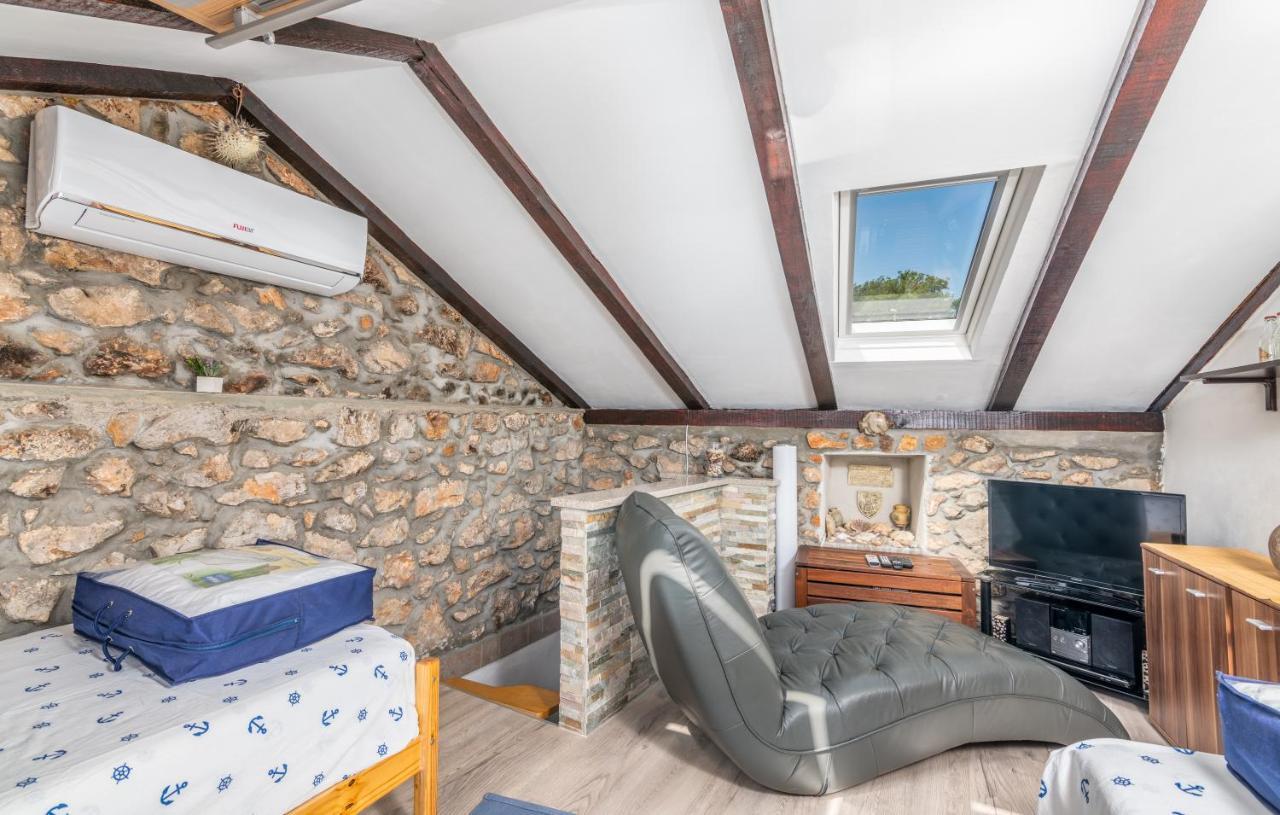 Stone House Knez Apartment Vrbnik Bagian luar foto